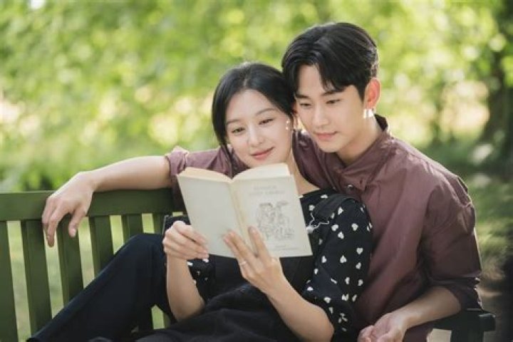 Who Is The Enchanting Woman In Kim Soo-hyun's Heart?